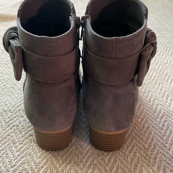 The Children’s Place Bow Booties Size 6 Girls  - Grey (fit like woman’s 8) - Picture 3 of 7